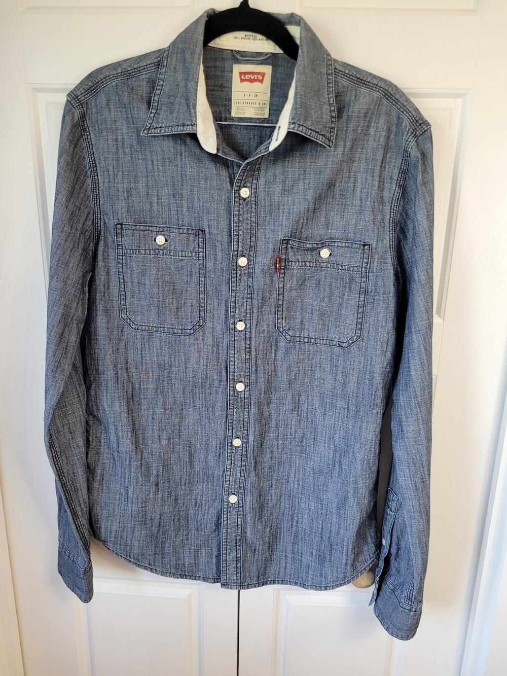 🍂 Levi’s Men’s Modern Fit Chambray Button Down Shirt Small / EUC